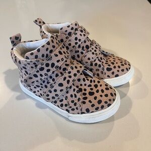 Cat and Jack size 7 sneakers